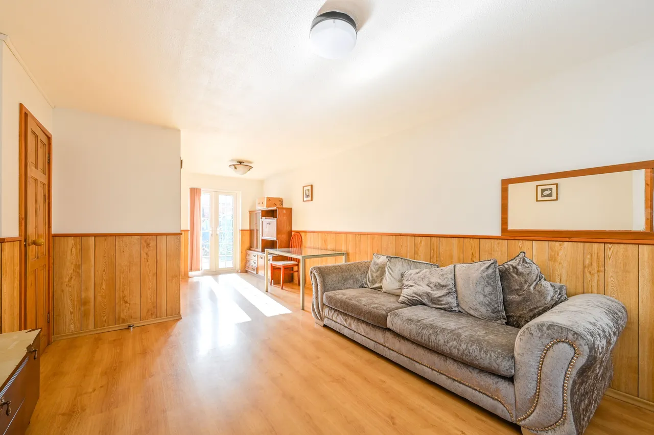 5 Vanbrugh Close, London, photo 9