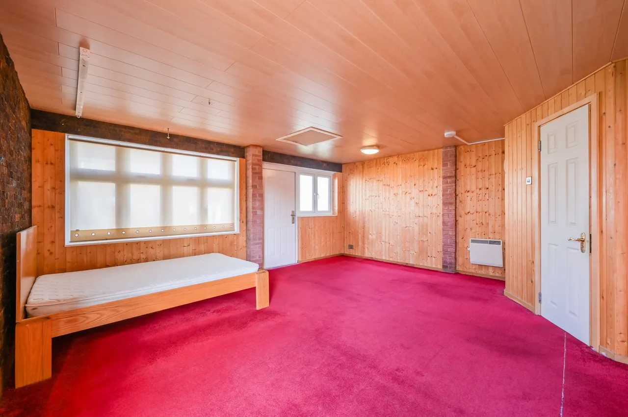 5 Vanbrugh Close, London, photo 10