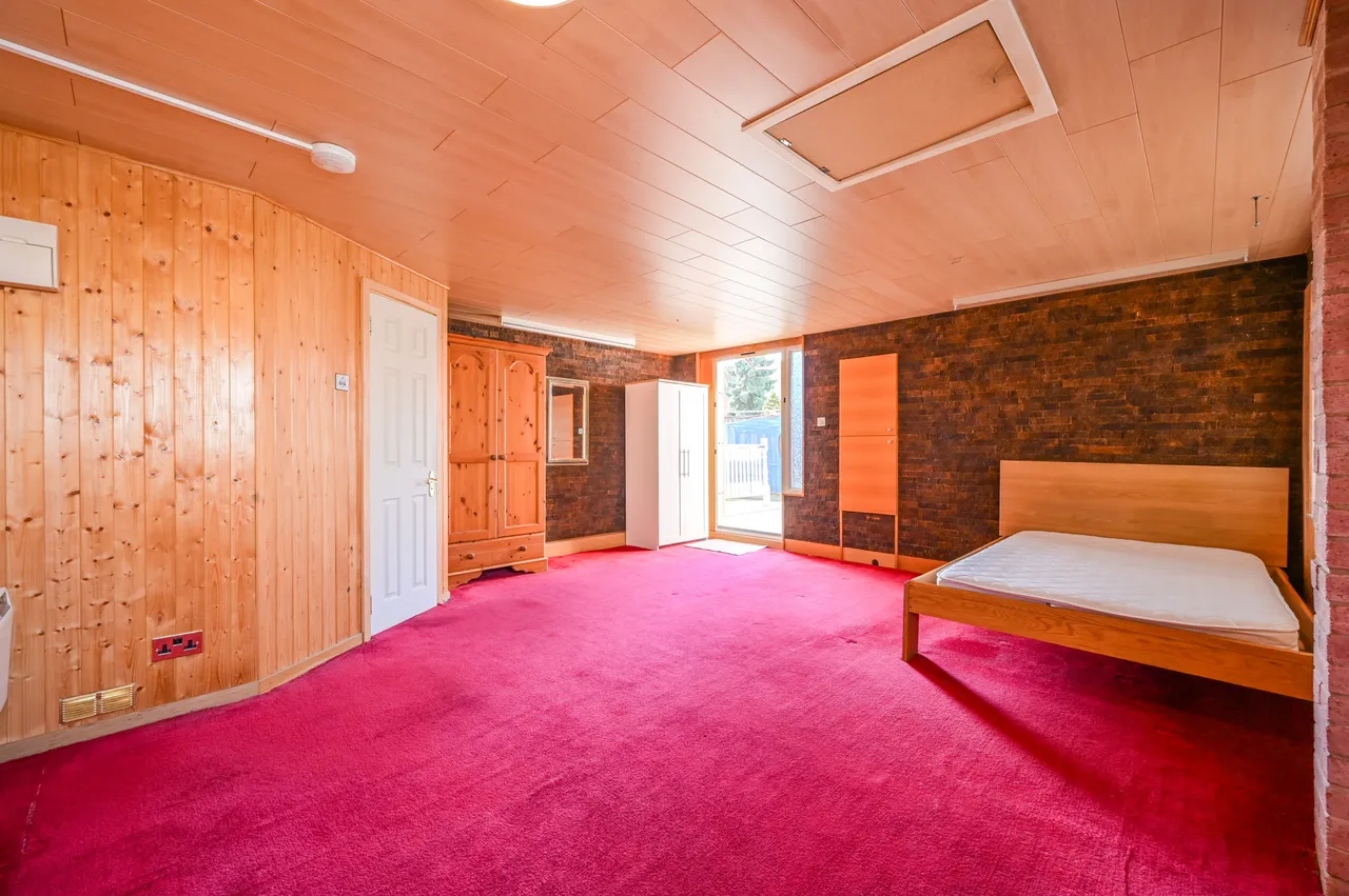 5 Vanbrugh Close, London, photo 11