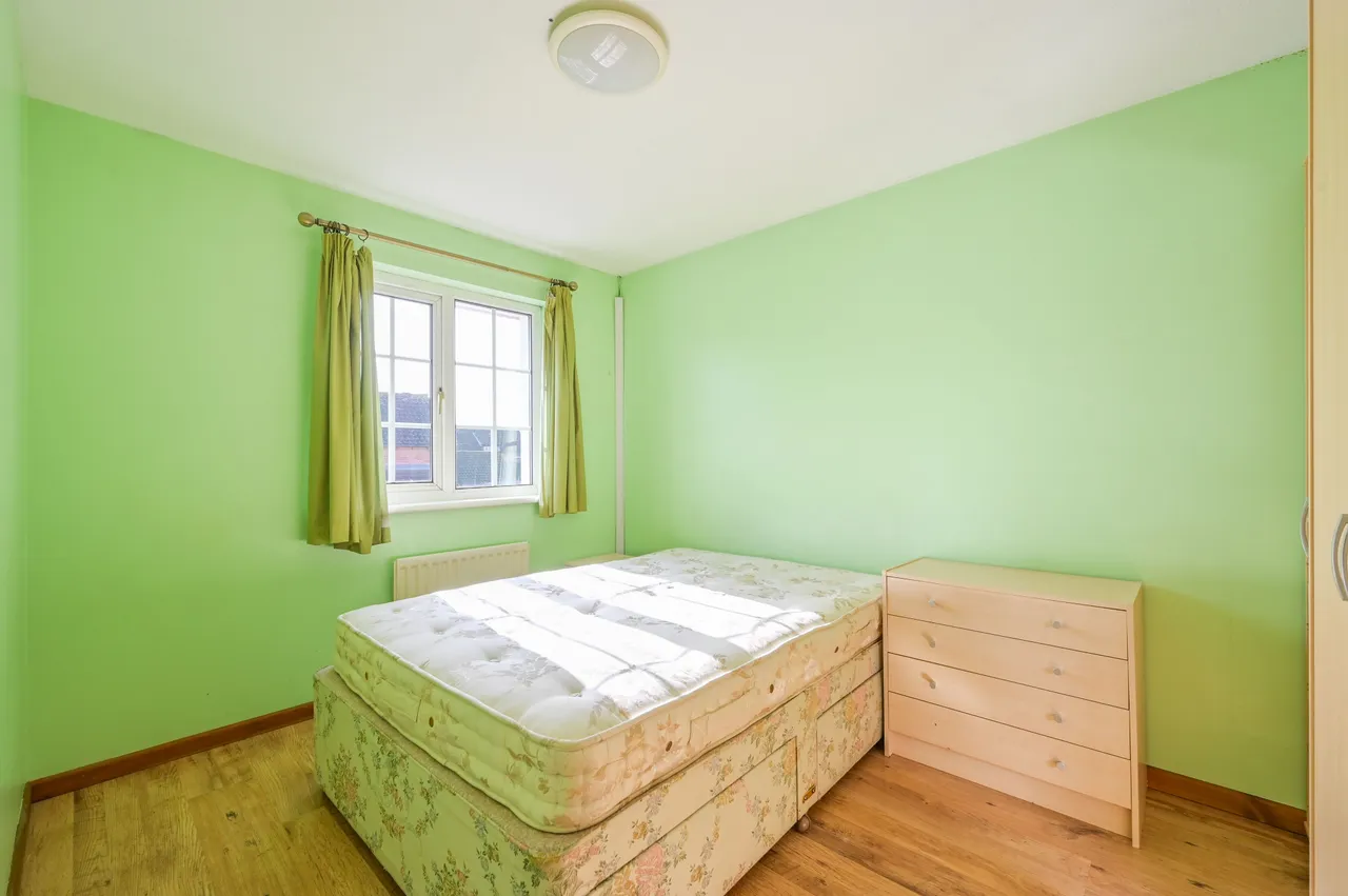 5 Vanbrugh Close, London, photo 7