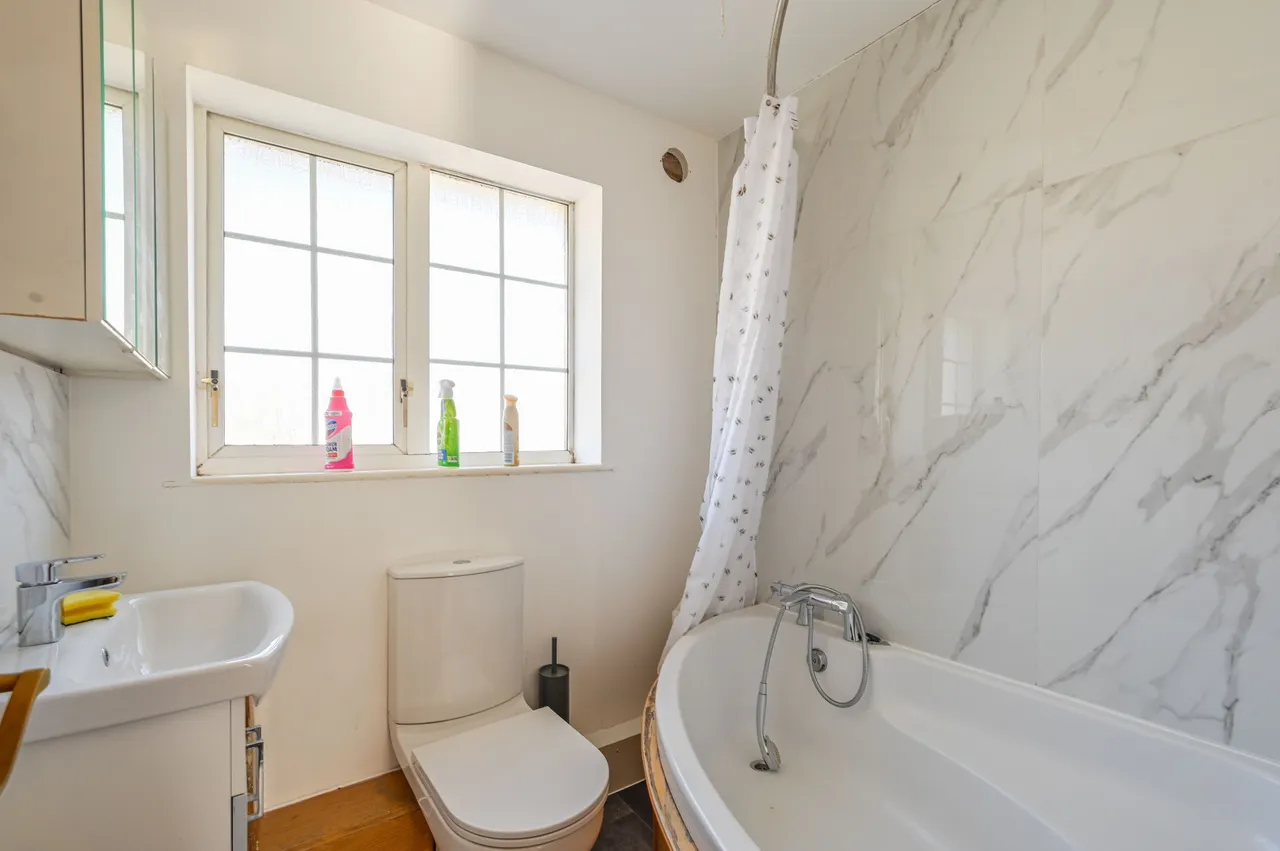 5 Vanbrugh Close, London, photo 6