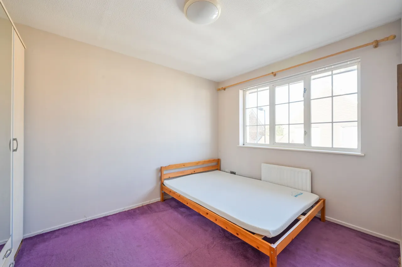 5 Vanbrugh Close, London, photo 4