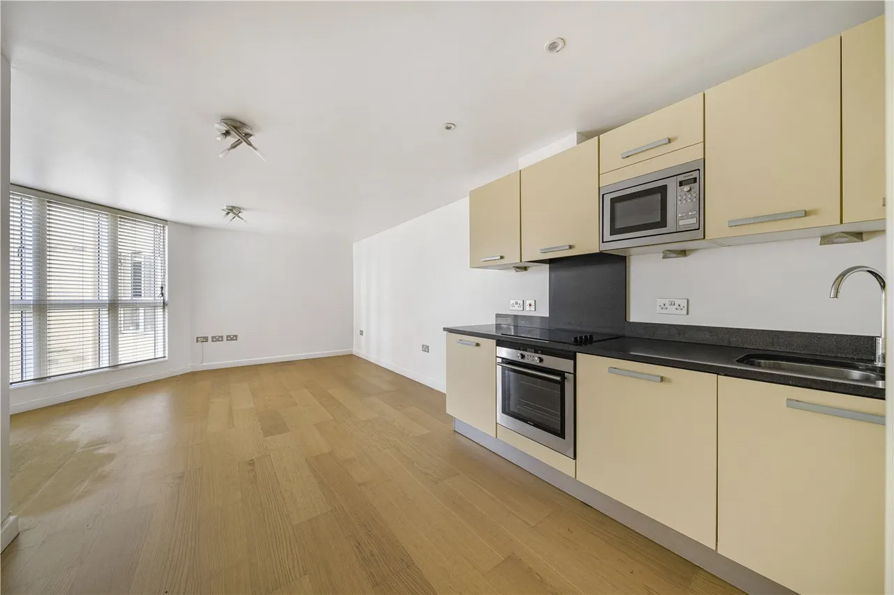 2 bed flat for sale — Water Gardens Square, London, SE16