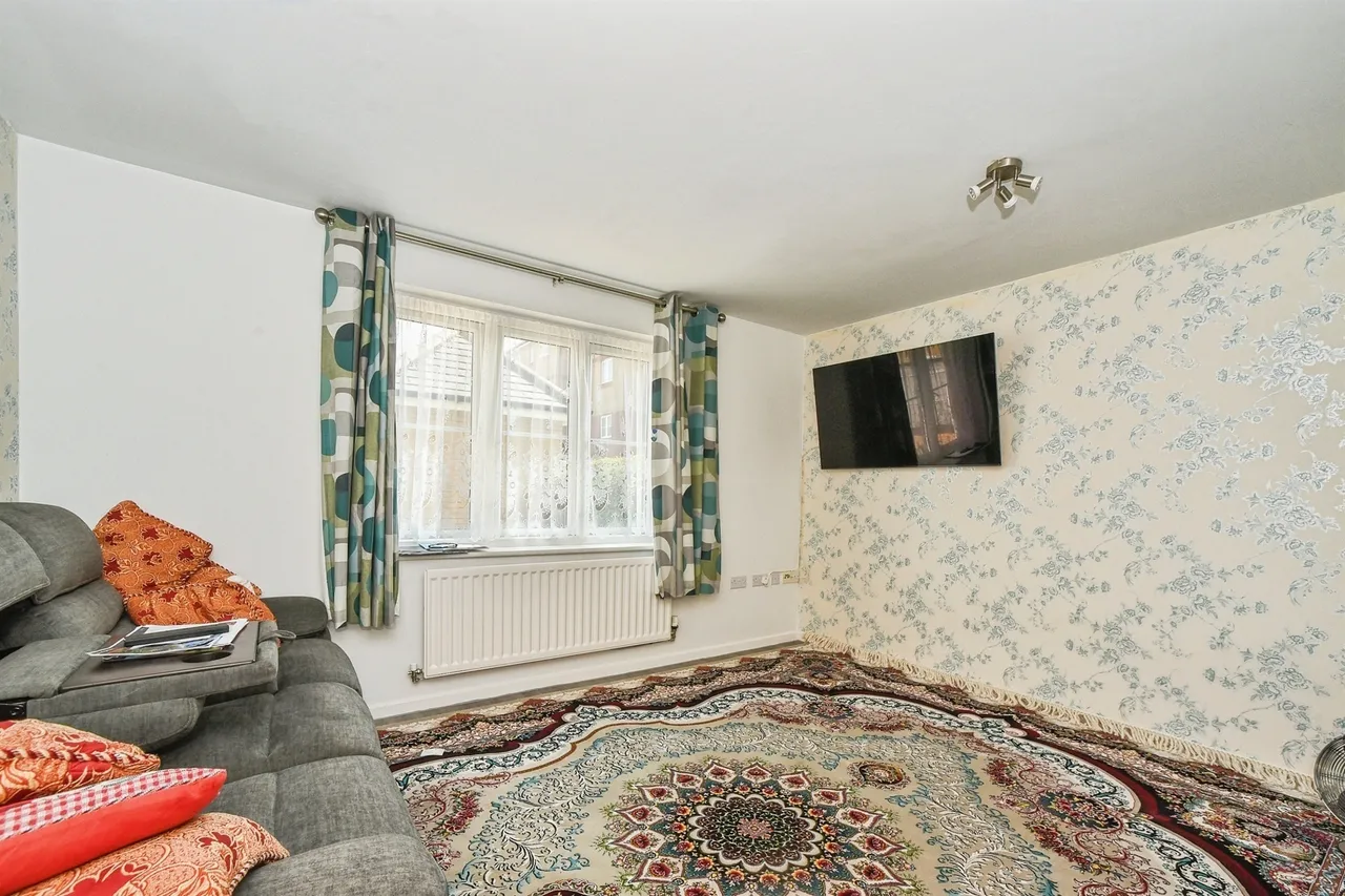 Twickenham Close, Swindon, photo 5