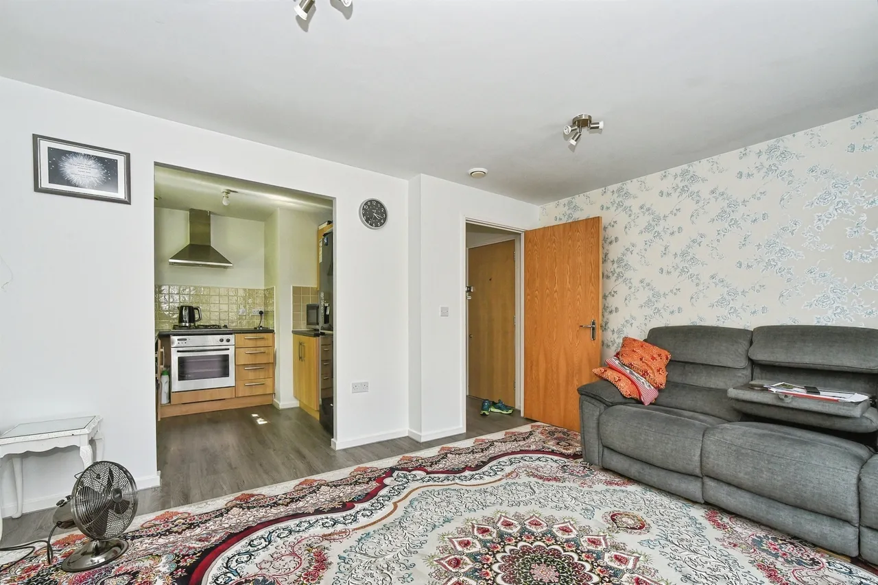 Twickenham Close, Swindon, photo 4