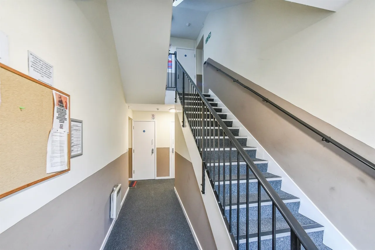 Twickenham Close, Swindon, photo 10