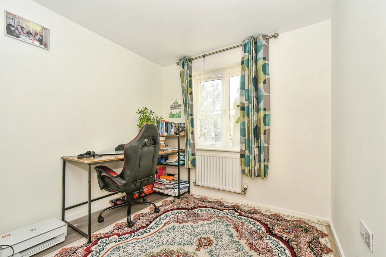 Twickenham Close, Swindon, photo 7