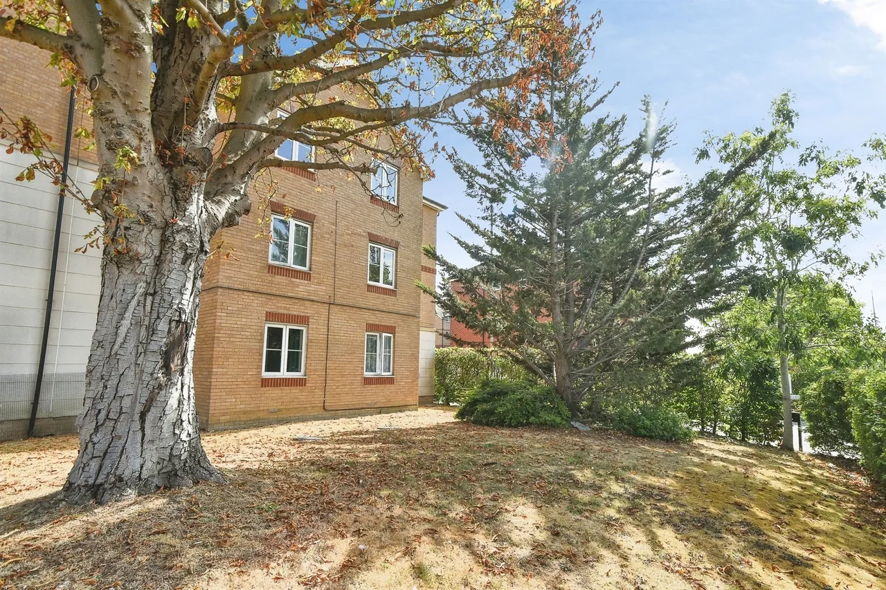 Twickenham Close, Swindon, photo 11