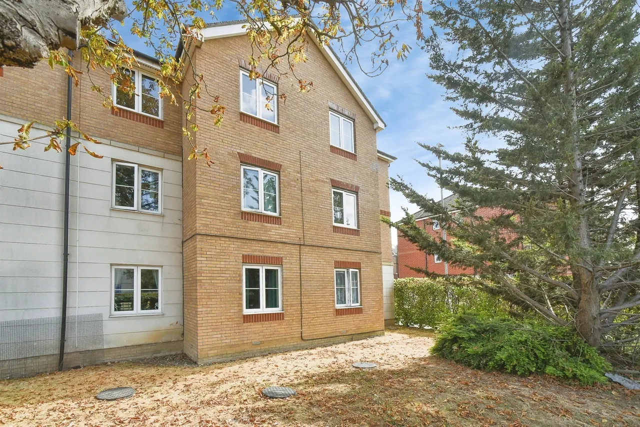 Twickenham Close, Swindon, photo 12