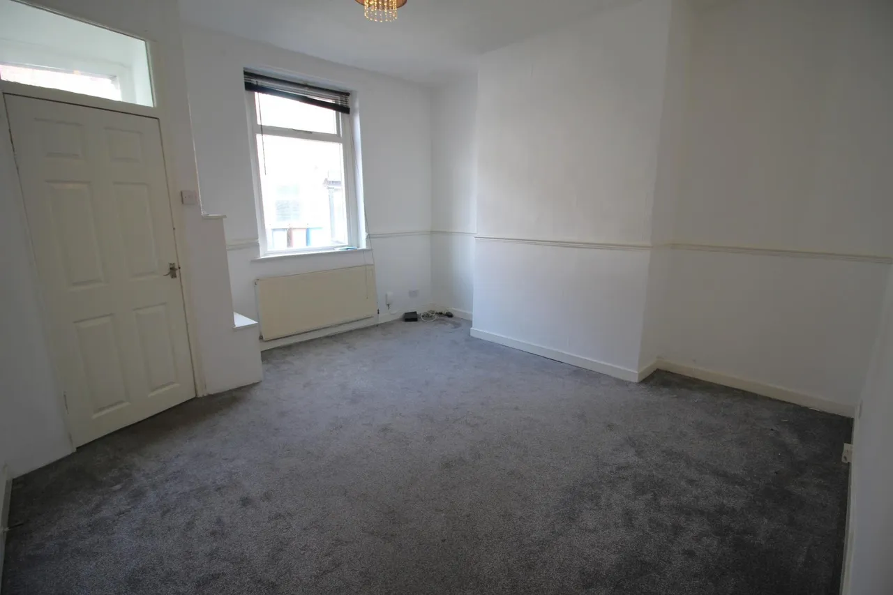 Chancery Lane, Shaw, OL2, photo 2