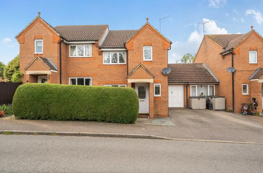3 bed house for sale, Primrose Way, Buckingham, MK18