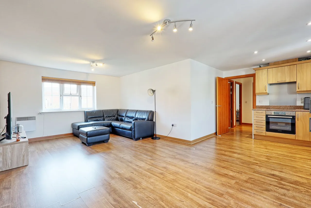 2 bed flat for sale — Kendal, Purfleet-on-Thames, Thurrock, RM19