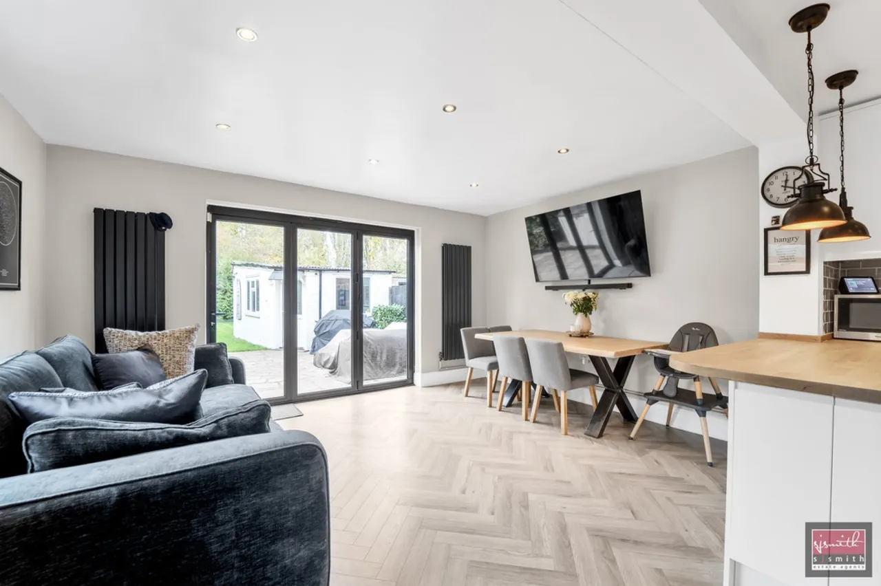 Station Crescent, Ashford, photo 6