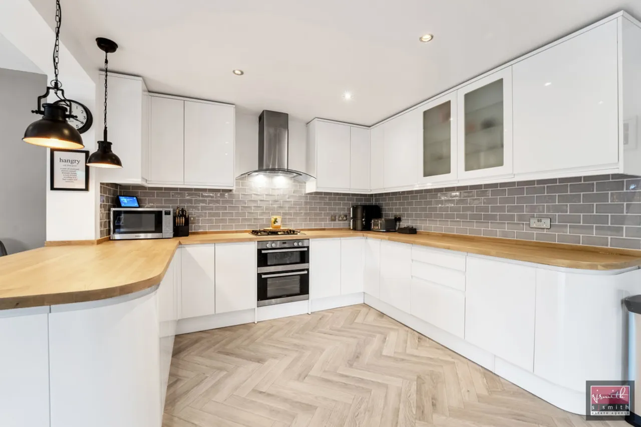 Station Crescent, Ashford, photo 7