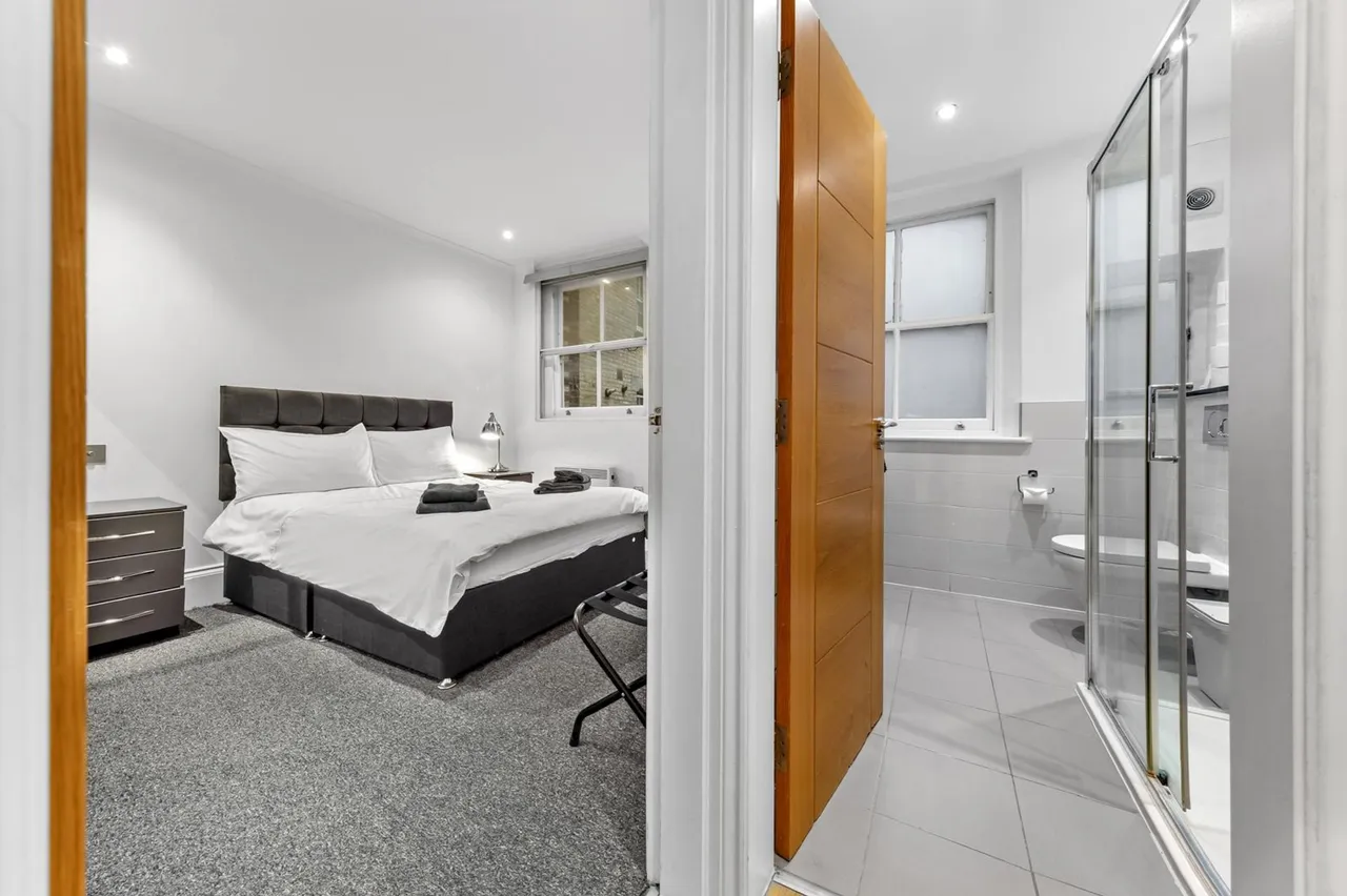 Flat 2, 47 Rupert Street, London, photo 6