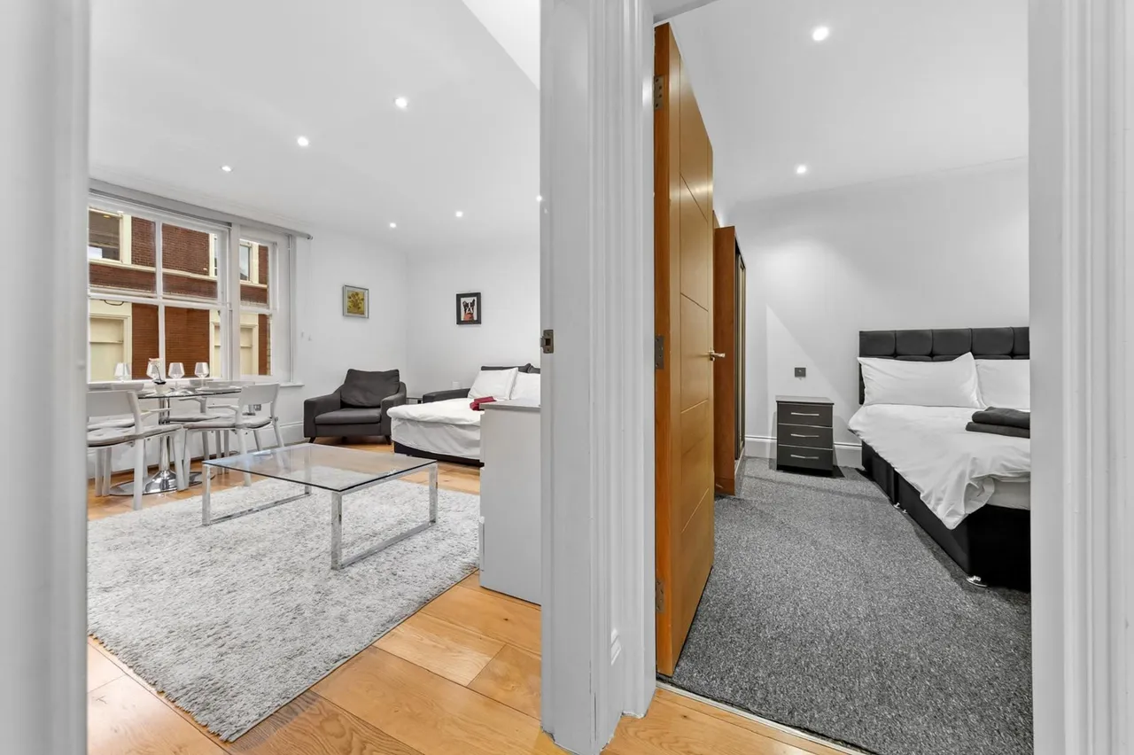 Flat 2, 47 Rupert Street, London, photo 4