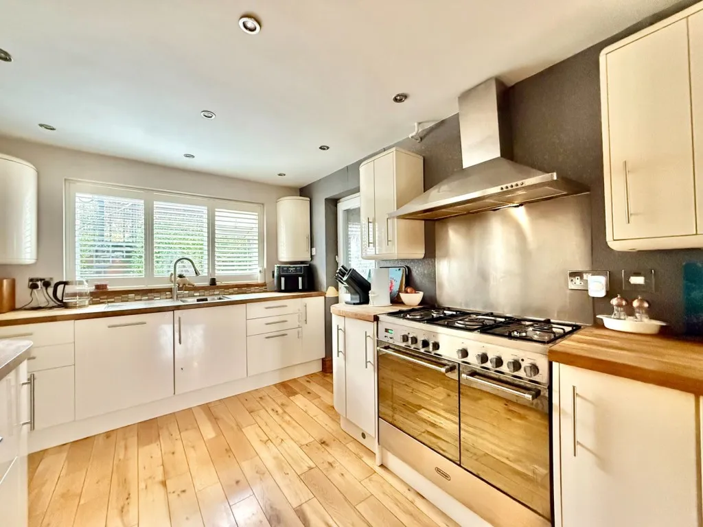 Congreve Way, LS17, photo 6