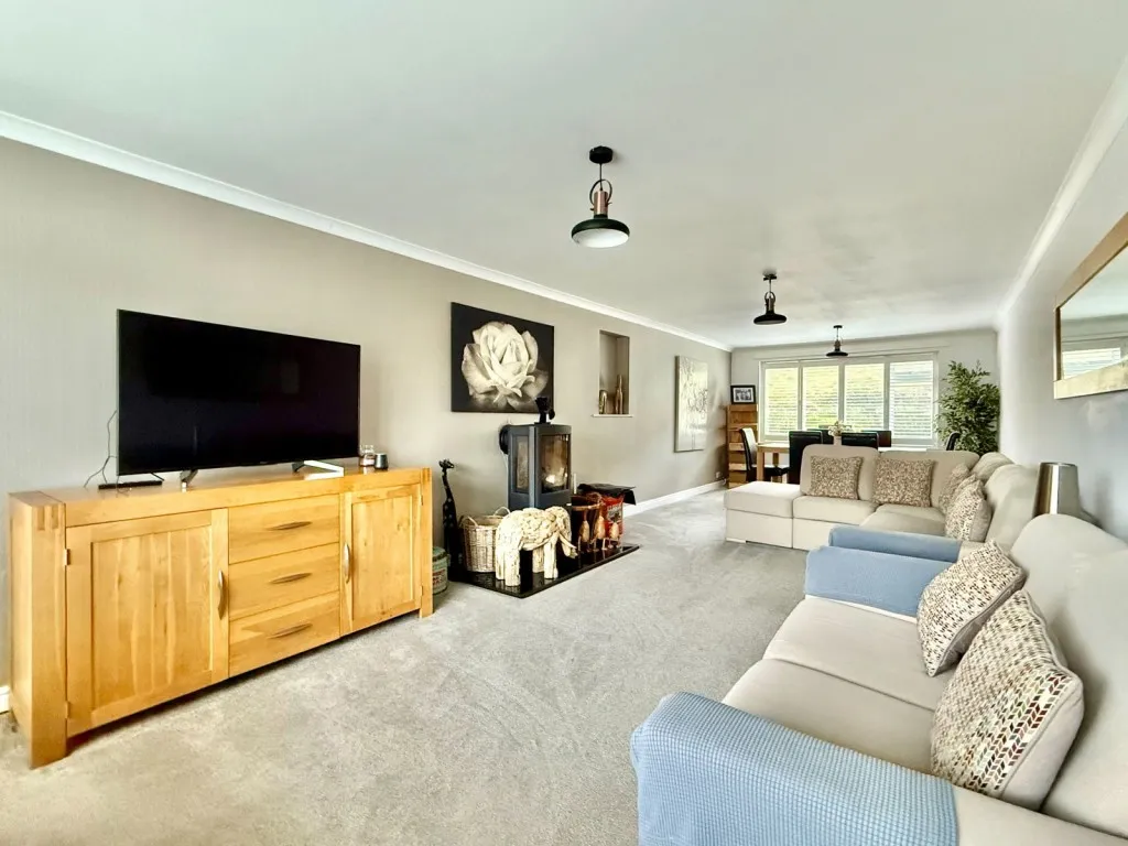 Congreve Way, LS17, photo 4