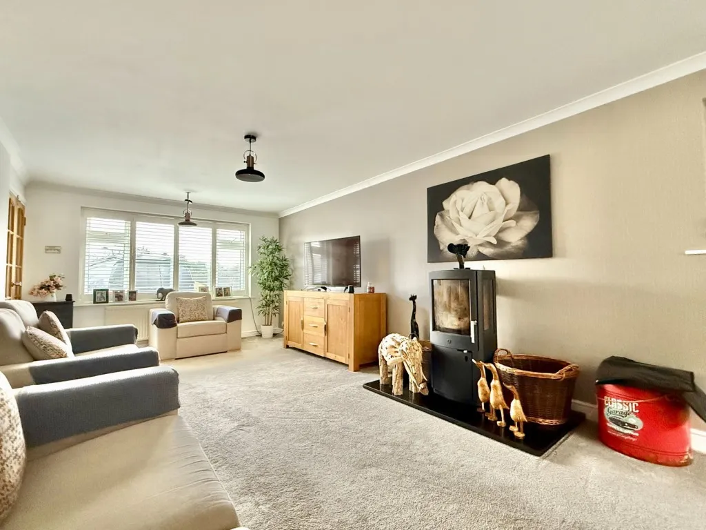 Congreve Way, LS17, photo 3