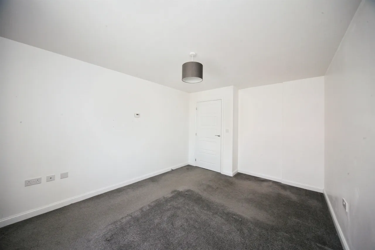 Design Drive, Dunstable, LU6, photo 7