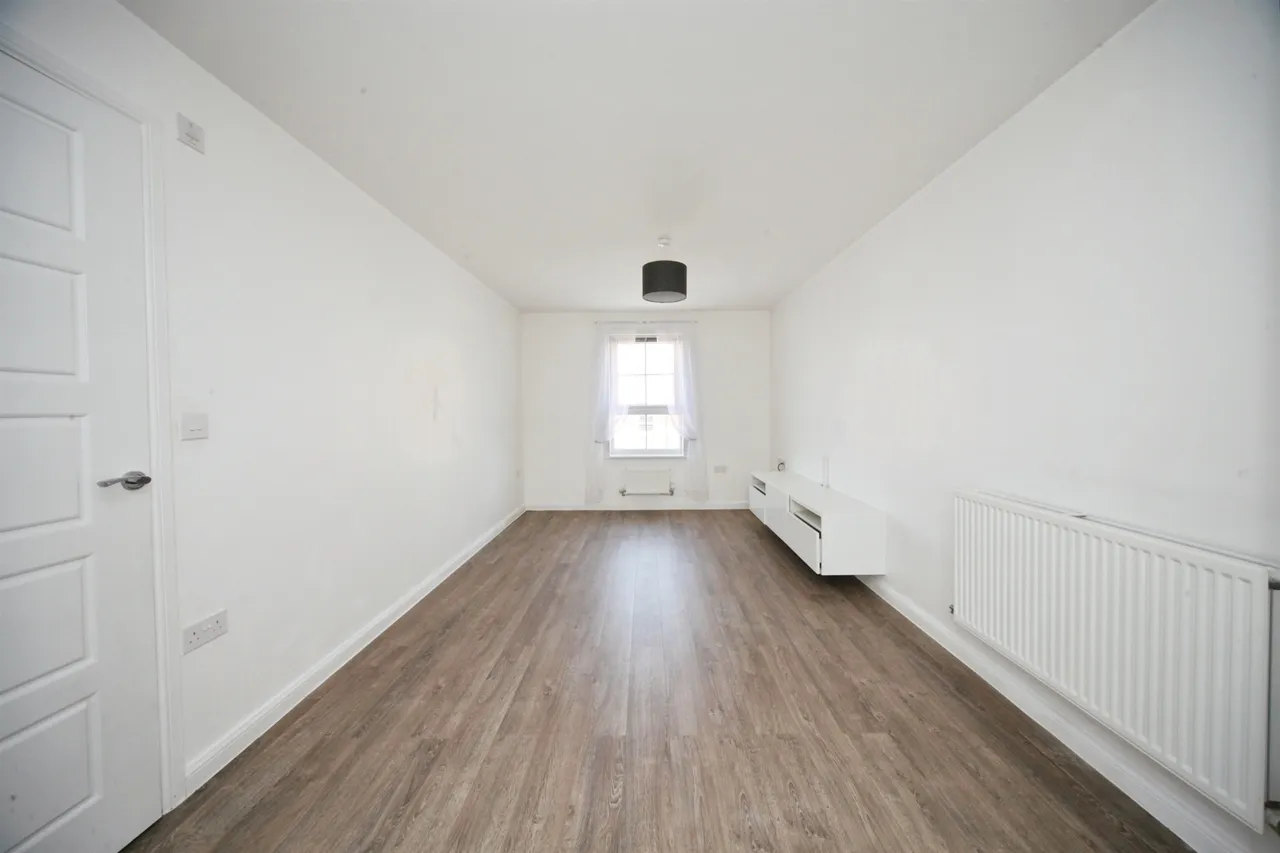 Design Drive, Dunstable, LU6, photo 3
