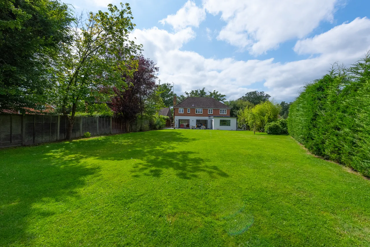 New Mill Lane, Eversley, Hook, Hampshire, RG27 0RA, photo 19