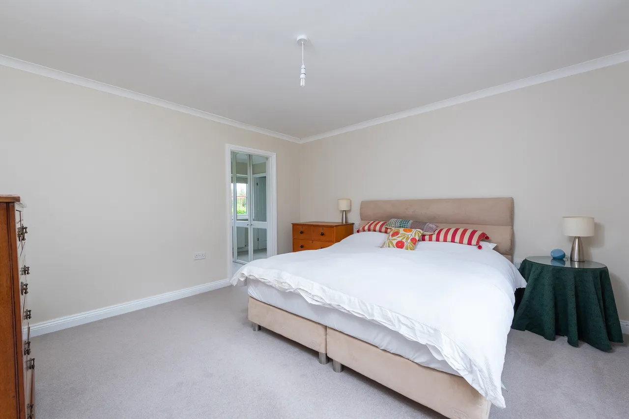New Mill Lane, Eversley, Hook, Hampshire, RG27 0RA, photo 13