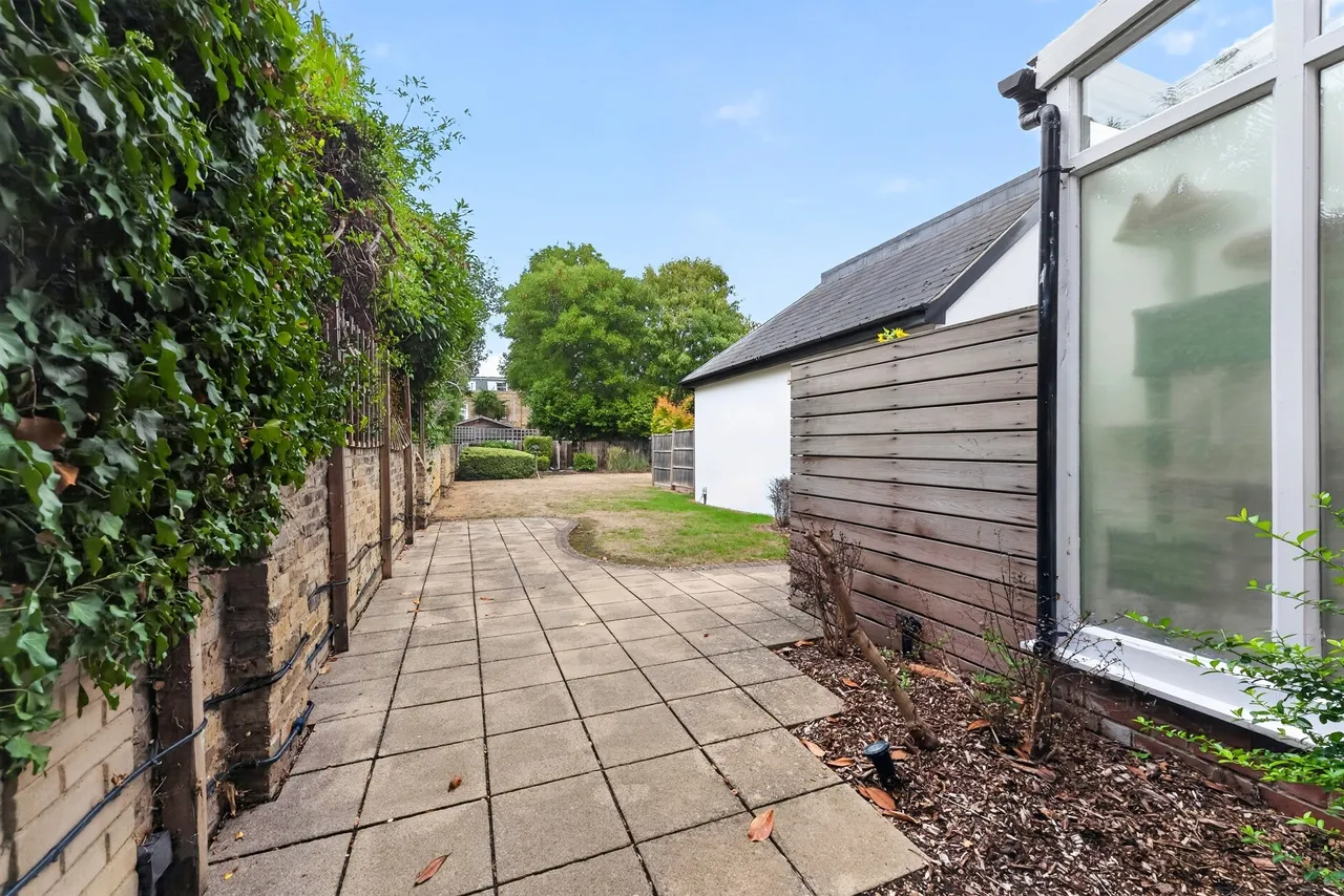 Grove Park Road, London, photo 9