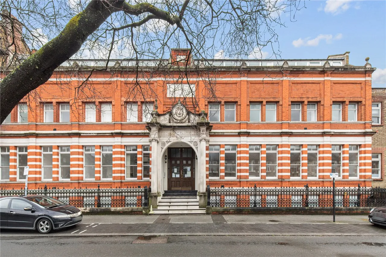 Adelaide Road, London, E10, photo 11