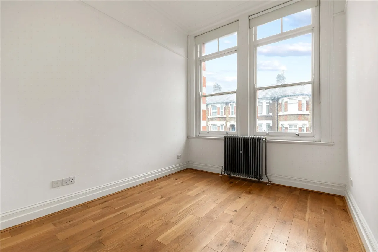 Adelaide Road, London, E10, photo 4