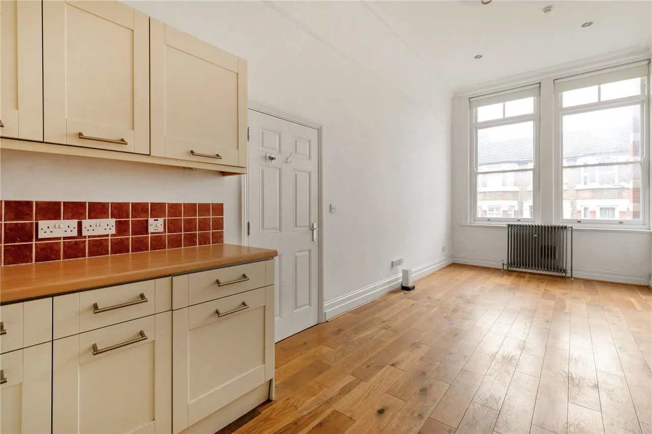 Adelaide Road, London, E10, photo 8
