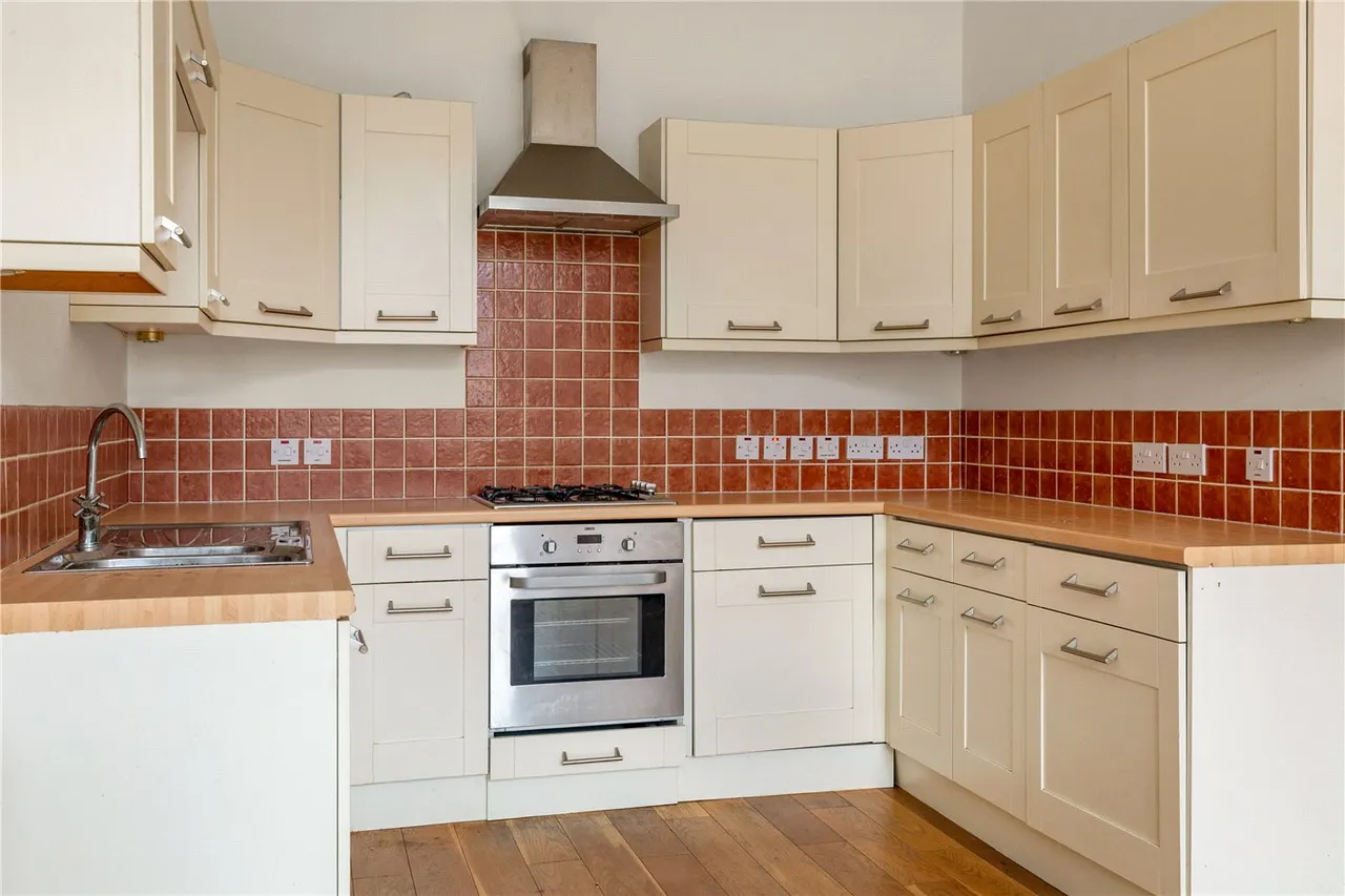 Adelaide Road, London, E10, photo 6