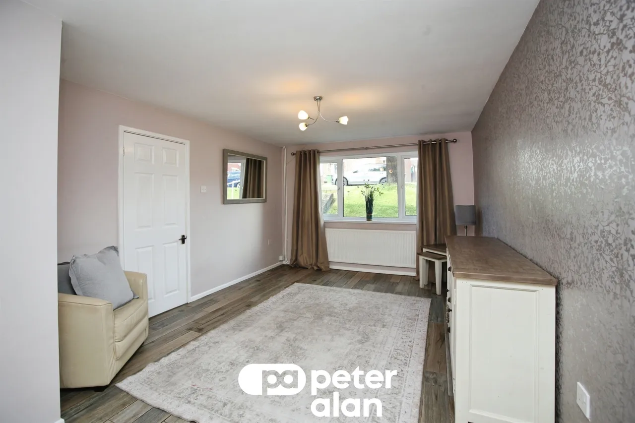 Croeso Square, Blackwood, NP12, photo 2