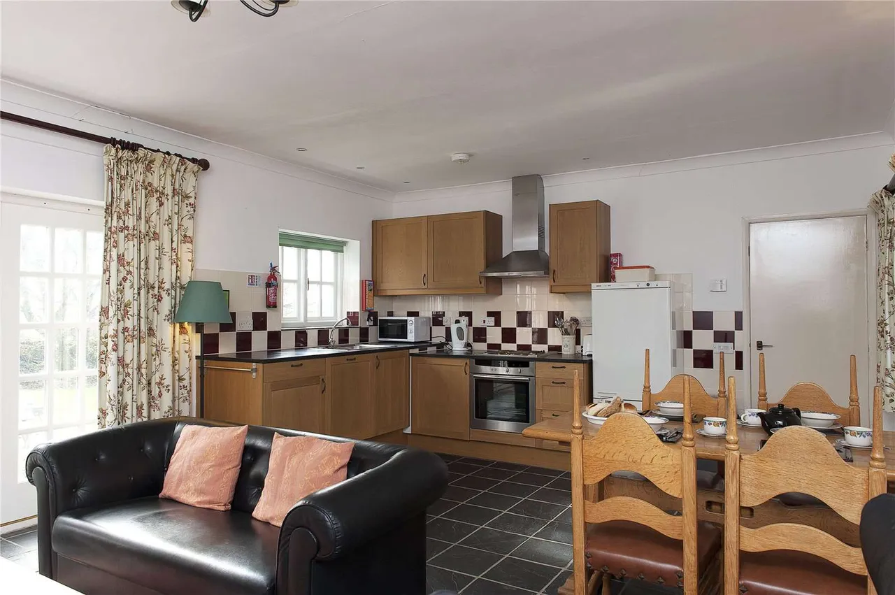 Nr Walwyn's Castle, Haverfordwest, Pembrokeshire, SA62 3ED, photo 7