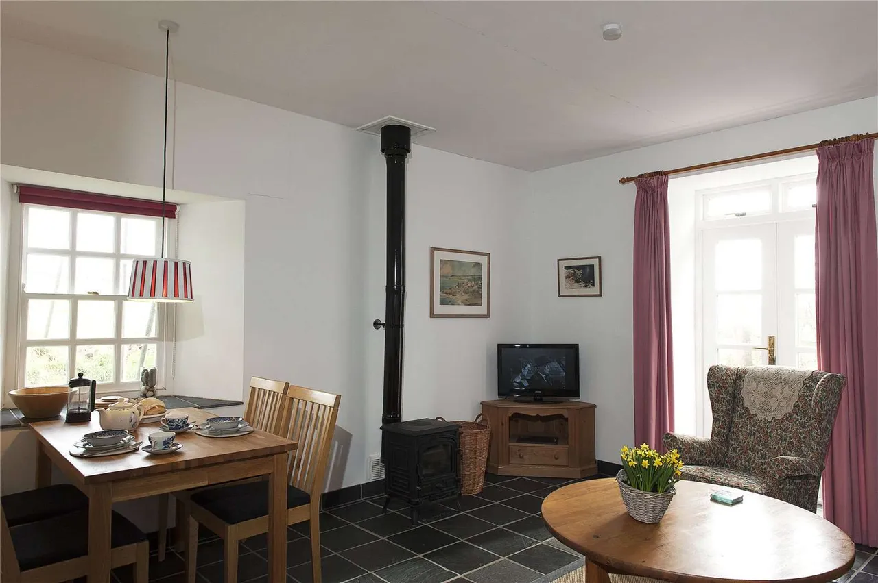 Nr Walwyn's Castle, Haverfordwest, Pembrokeshire, SA62 3ED, photo 6