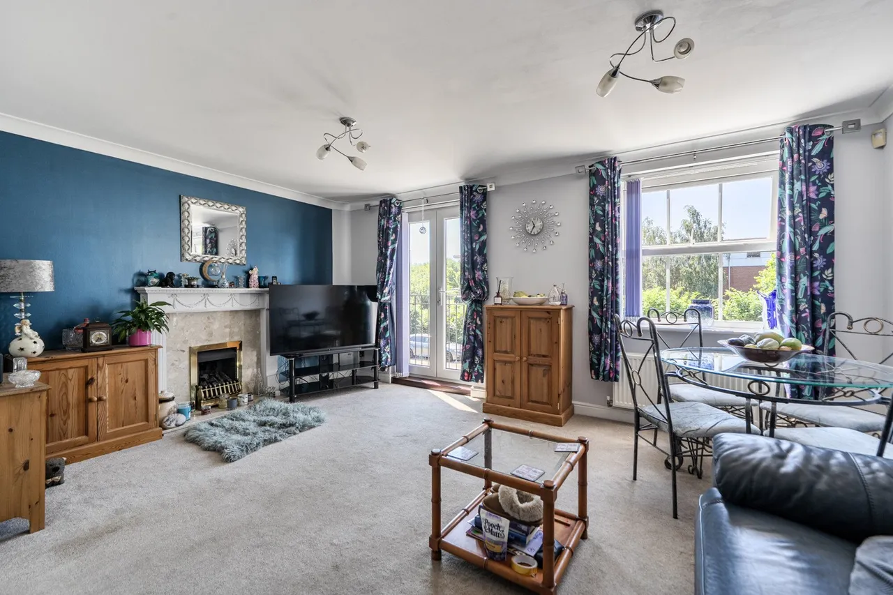 4 bed house for sale — Hotel Road, Kent, ME8