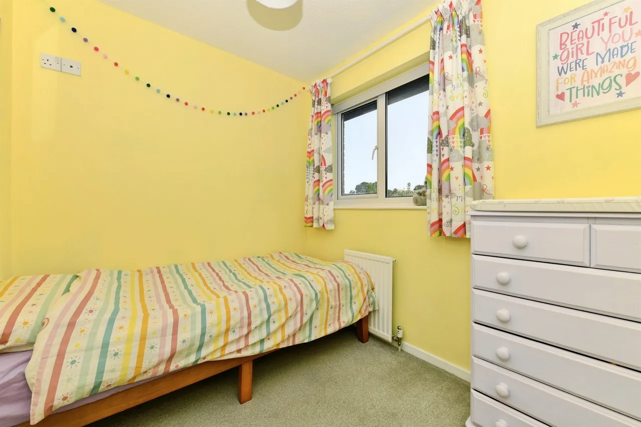 Holland Close, Chippenham, photo 12