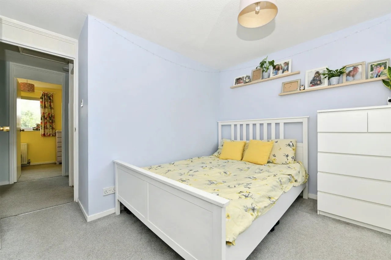 Holland Close, Chippenham, photo 10