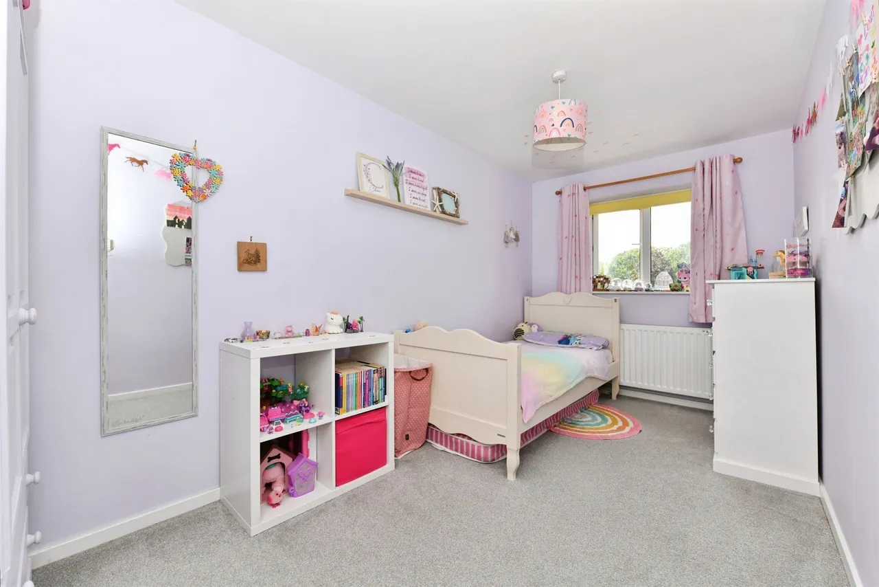 Holland Close, Chippenham, photo 11