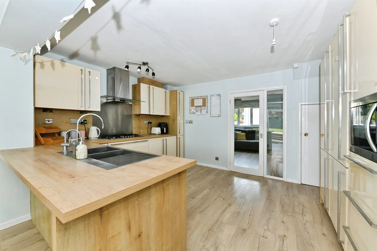 Holland Close, Chippenham, photo 4