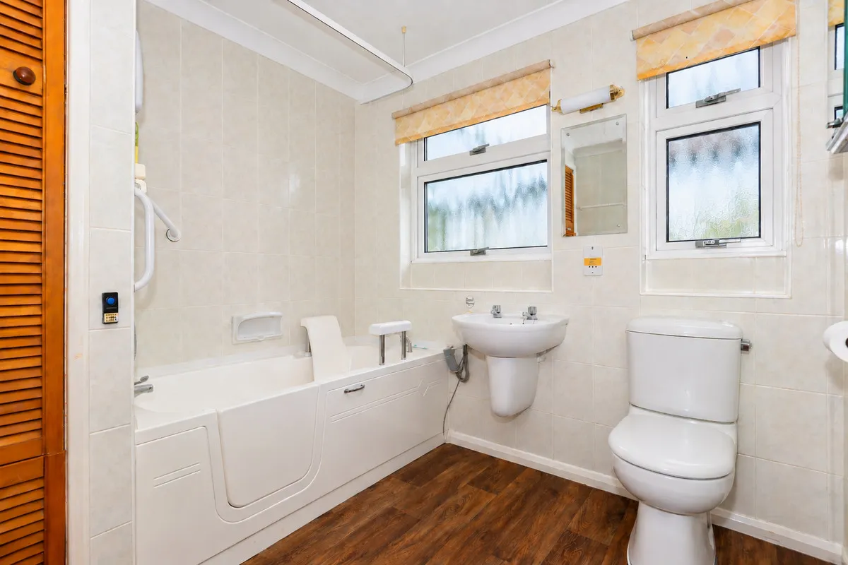 North Lancing, BN15 0NU, photo 9