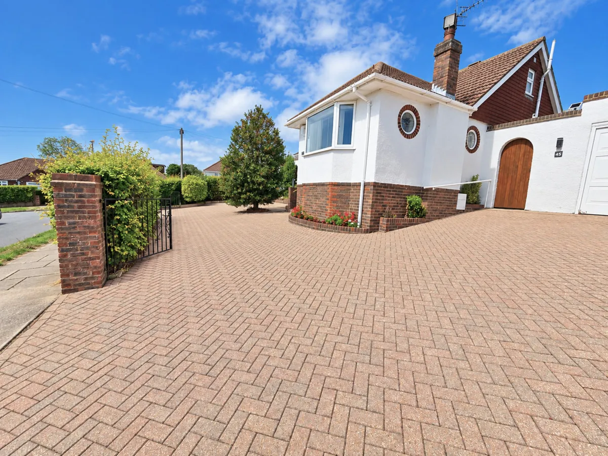 North Lancing, BN15 0NU, photo 16