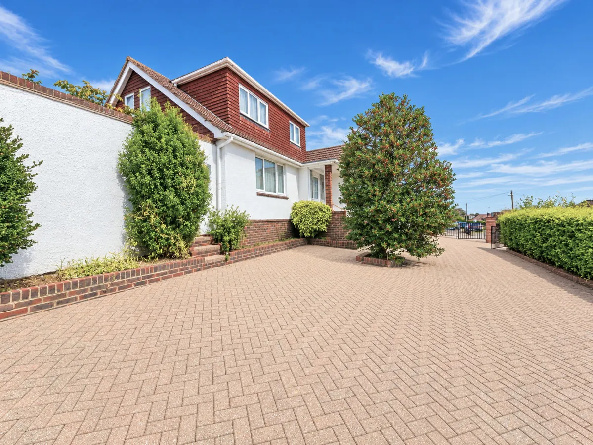North Lancing, BN15 0NU, photo 17