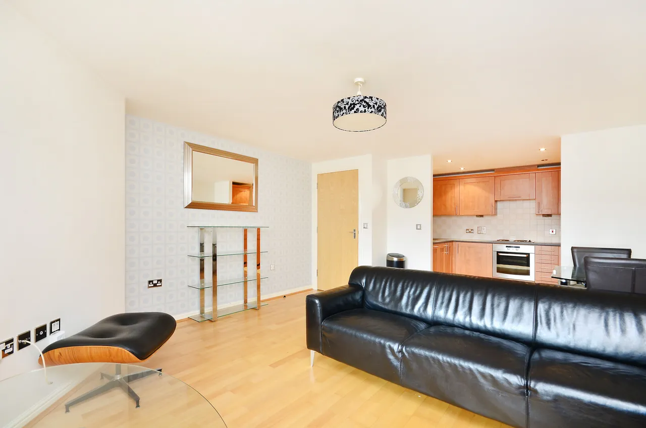 2 bed flat for sale — 14 Rosemoor House, 90-94 Broadway, London