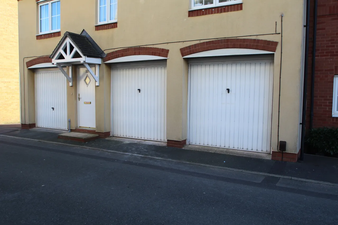 garage to rent, Shepherds Walk, Bradley Stoke, BS32