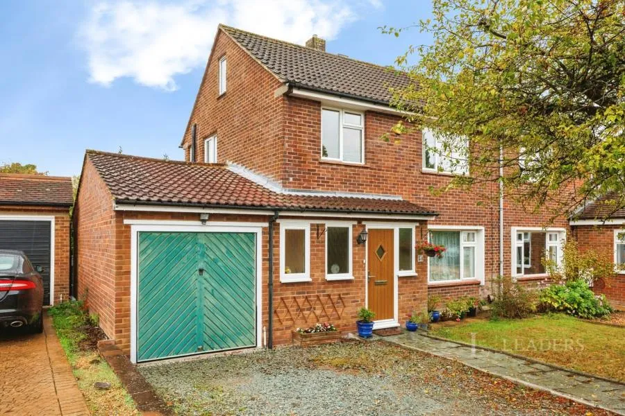 3 bed house to rent, Merrylands Road, Great Bookham, KT23