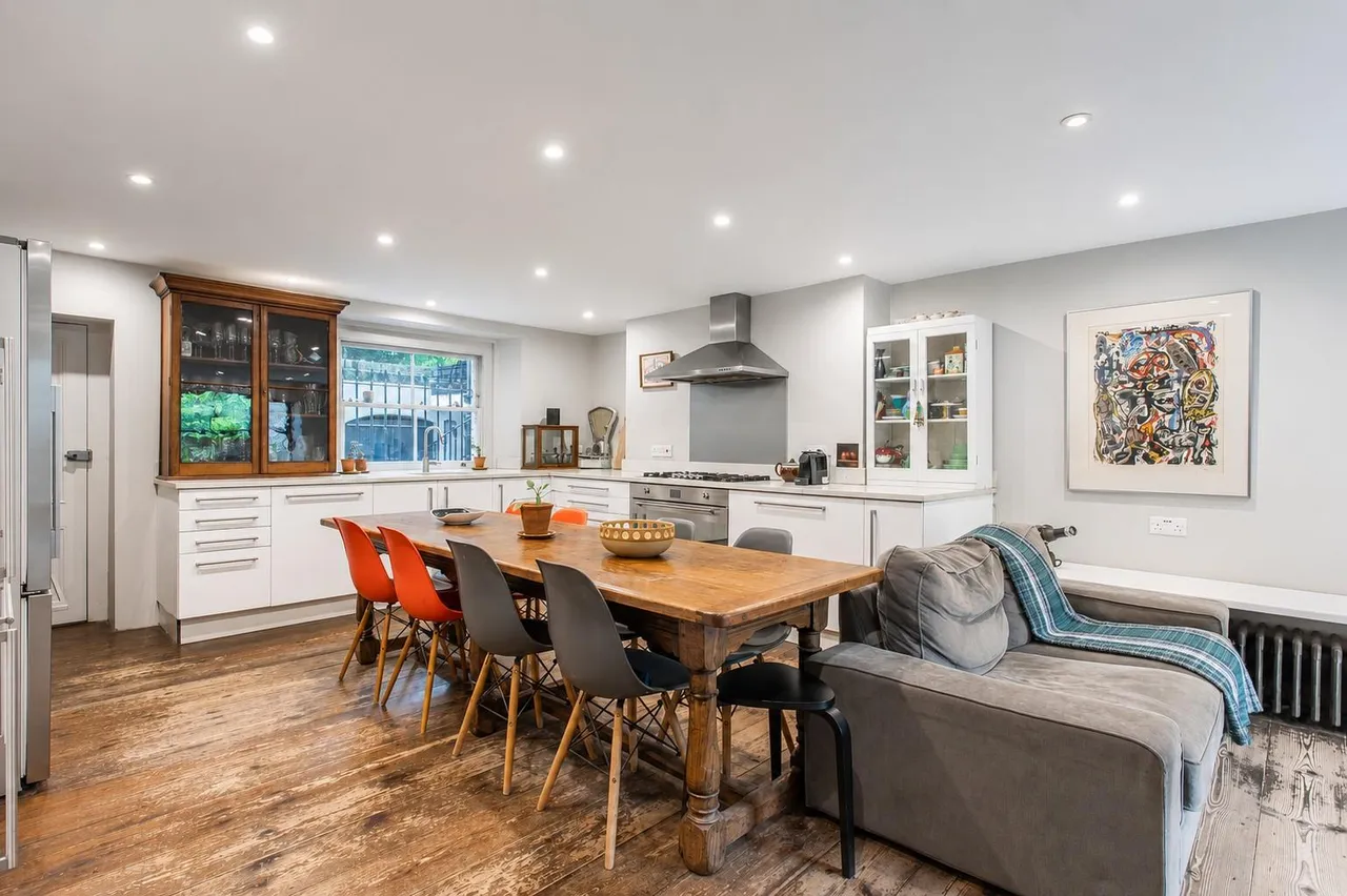 Bow Road, Mile End, photo 6