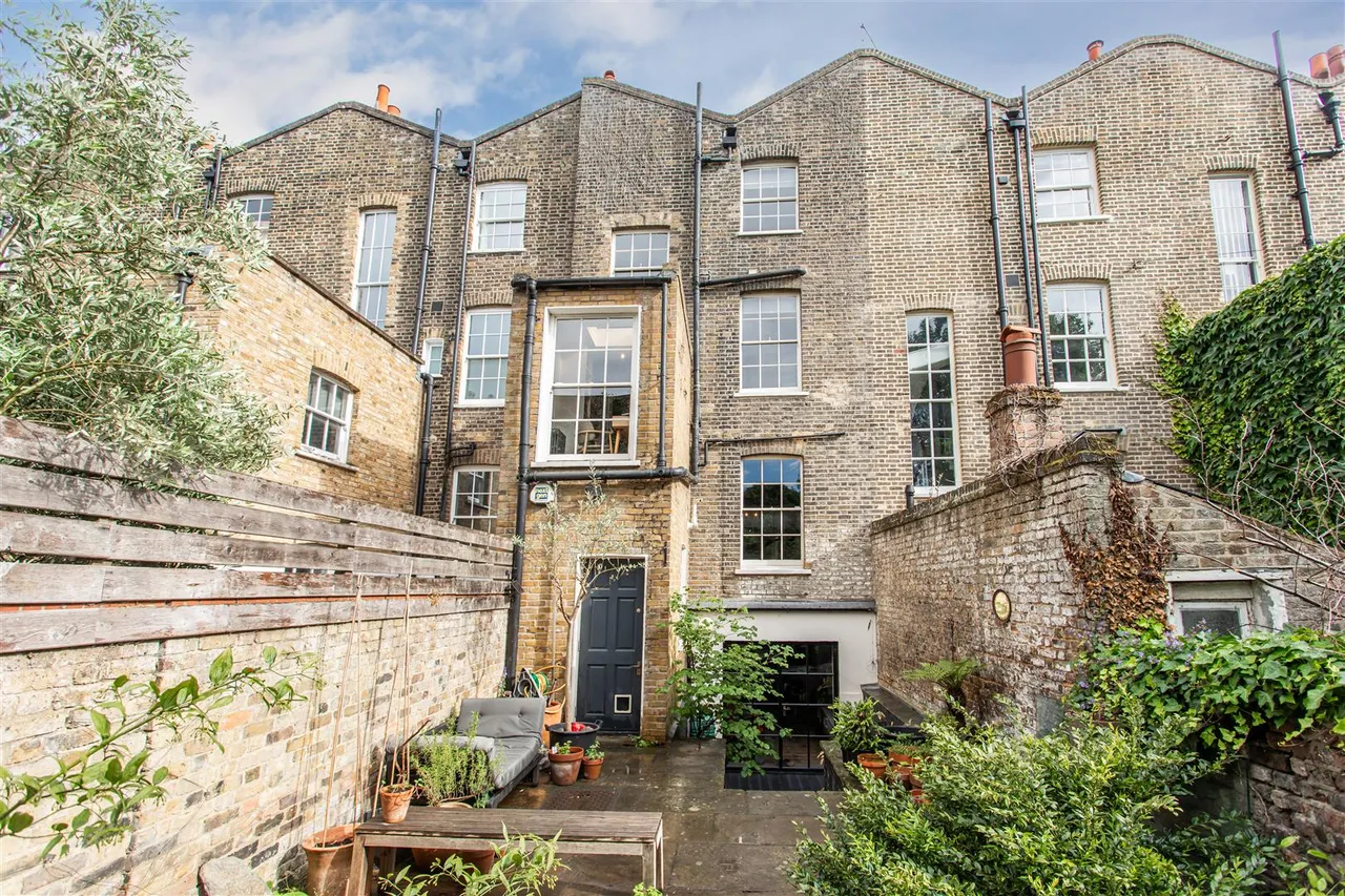 Bow Road, Mile End, photo 9
