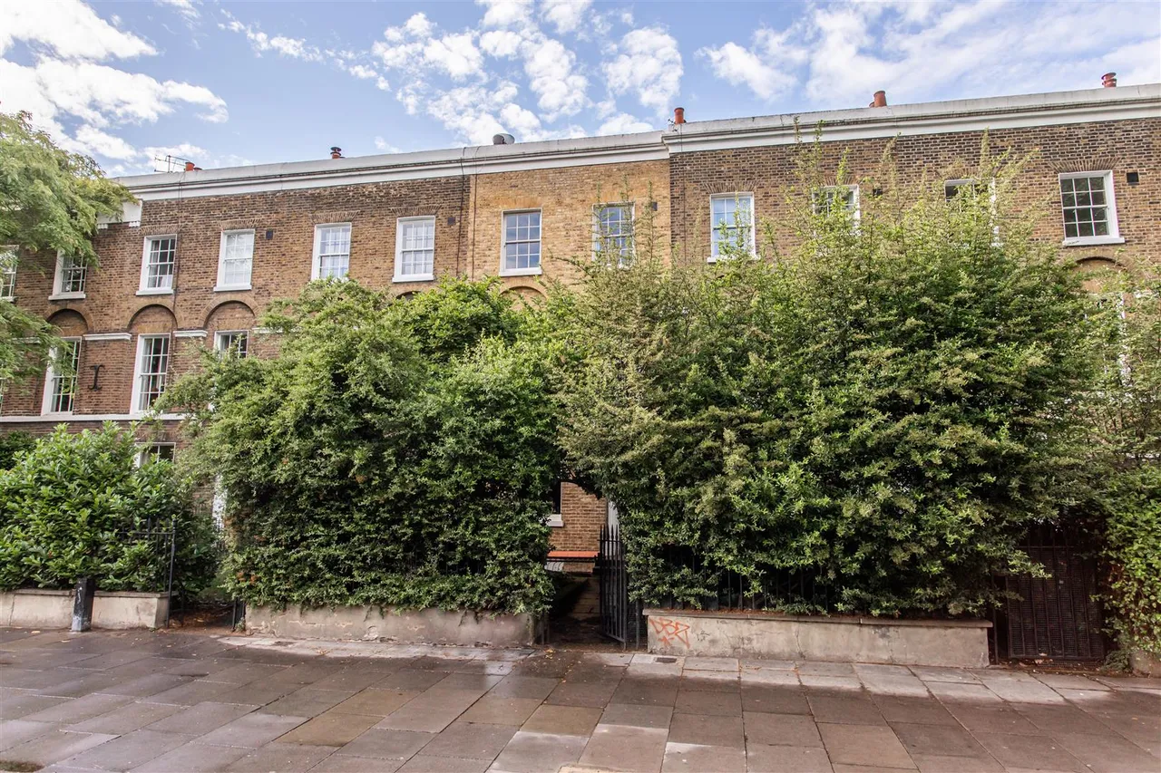 Bow Road, Mile End, photo 28