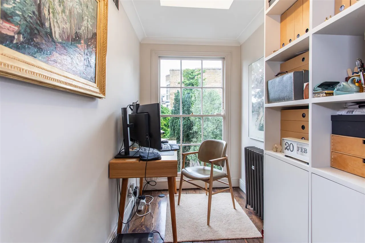 Bow Road, Mile End, photo 13